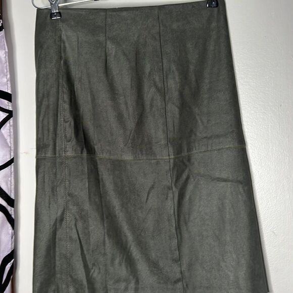 Rampage, Women’s Green Straight fit skirt, size 3 - Picture 3 of 8